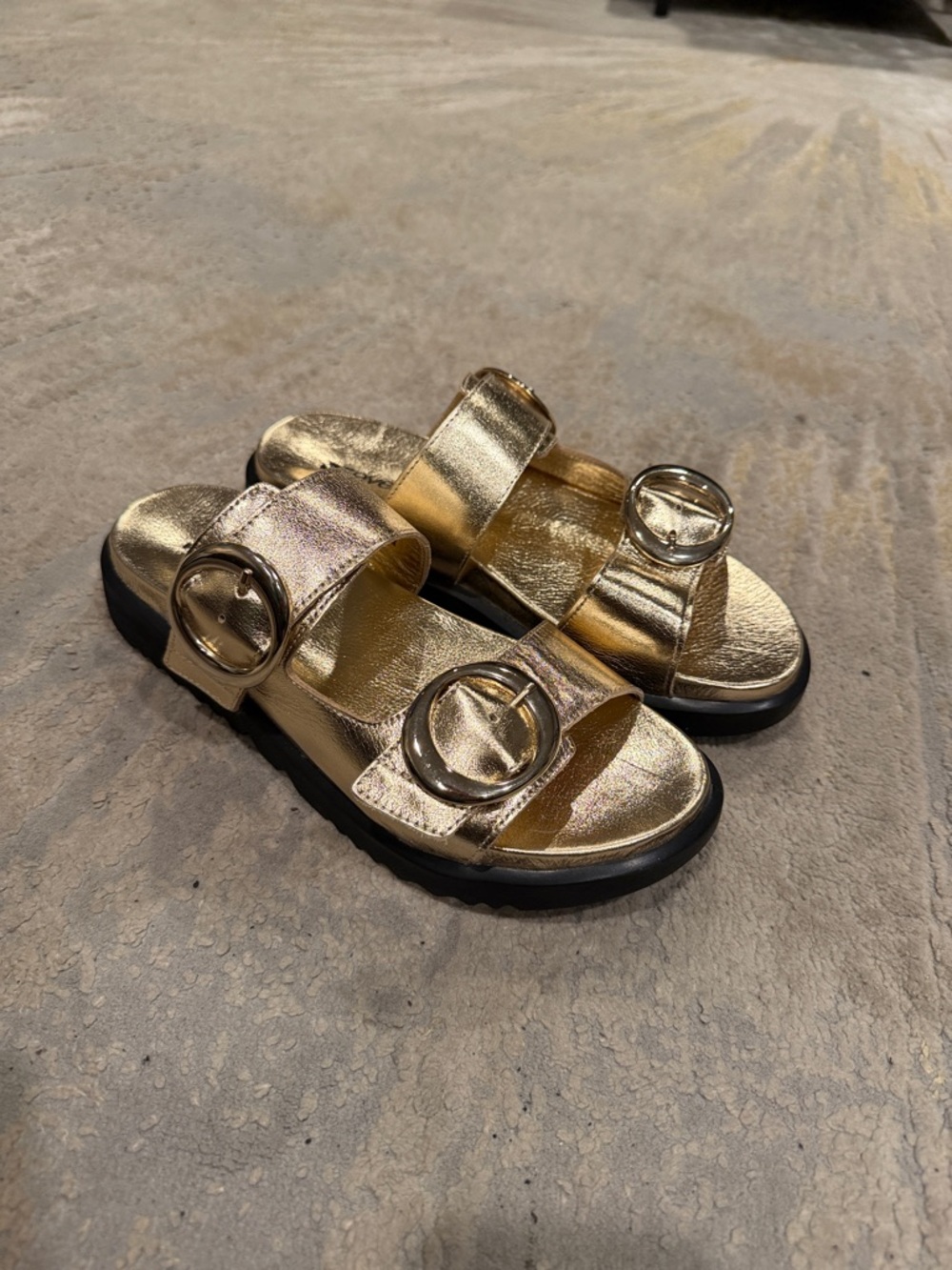 Revere Mermaid Black and gold sandals worn once size 39 US‎ size 8 like new